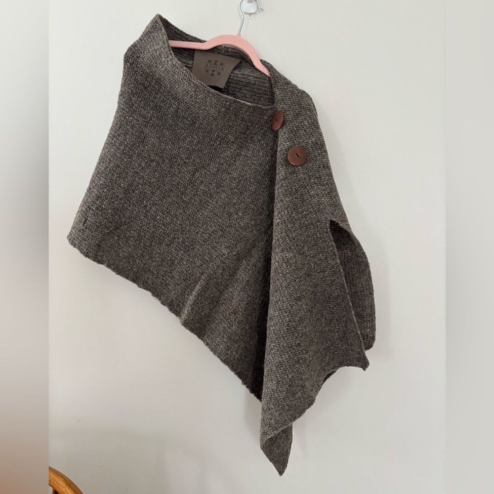 Adria Wool Poncho Button Detail One Size Cozy Knit Cottage Core Brown